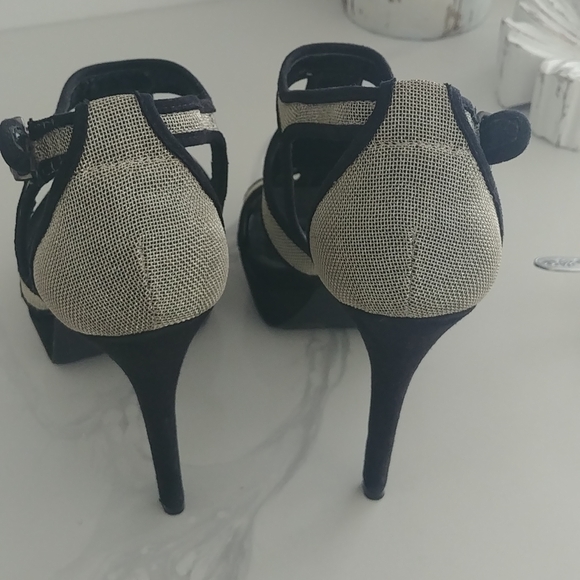 Jessica Simpson Unique Metal Mesh 5 inch heel with 1 inch plstform. Comfortable. - Picture 6 of 8